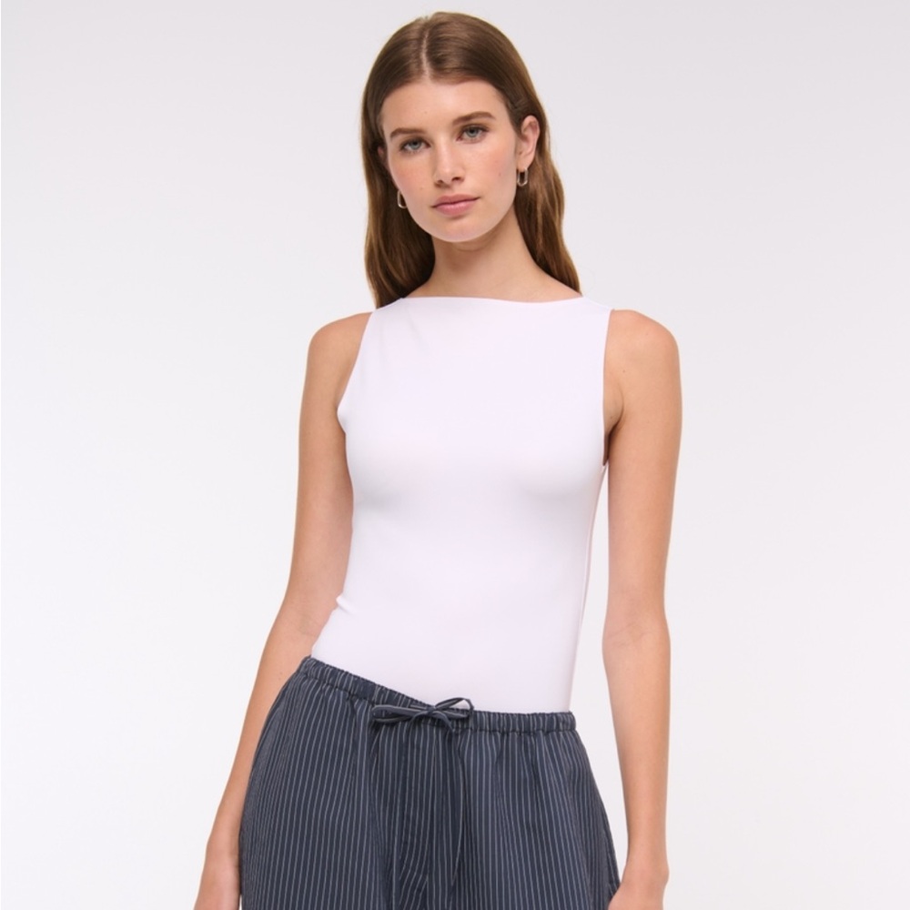 Sculpt Matte Seamless Slash Scoop-Back Bodysuit